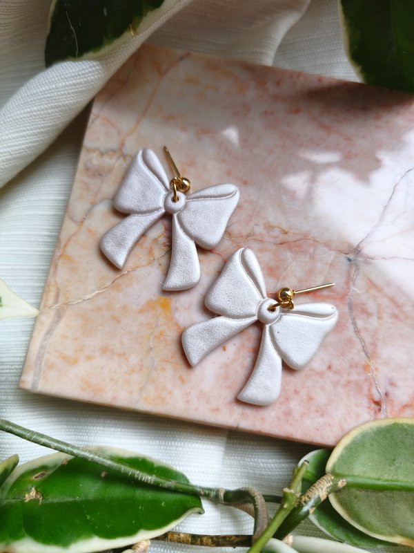 Boucles d'oreilles noeud nacre