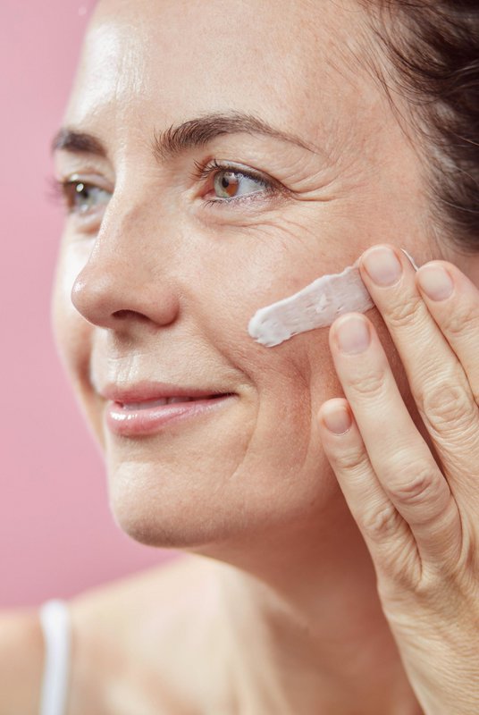 Crema viso rinnovata alla rosa