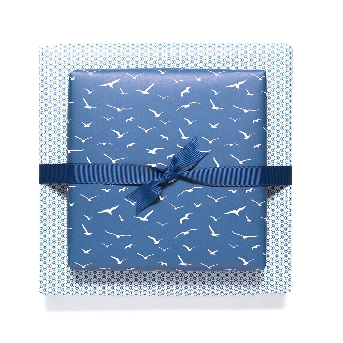Bird wikkel papier blauw - maritiem inpakpapier met meeuwen, als een geschenkverpakking voor doop, communie of bevestiging