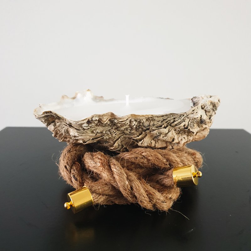 Oyster candle with oyster rope in gift box