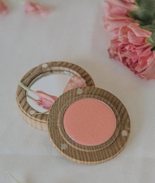 Vegansk pulverblush - naturligt og defineret look, træet sag inkluderet