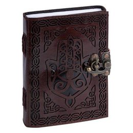 Main de journal en cuir avec une serrure