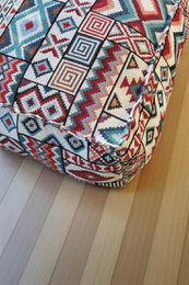 n.76 Cuscino da terra e Pouf