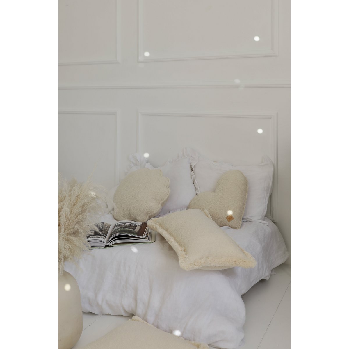 Soffice cuscino a conchiglia Boucle "orsacchiotto bianco"