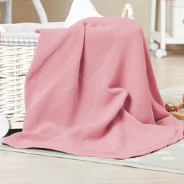 Cadeau couverture bébé baie + hochet rose