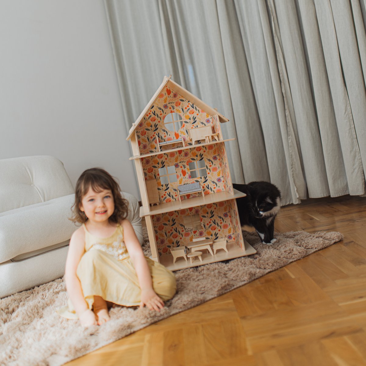 Frühlingsblume – Großer dreistöckiger Puppenhausbausatz aus Holz