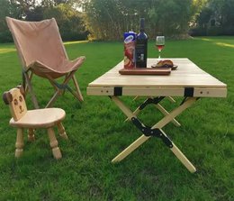 Klappbarer Holztisch zum Camping