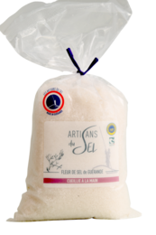 Natural Guérande sea salt sachet, a high-quality seasoning with a distinctive flavor.