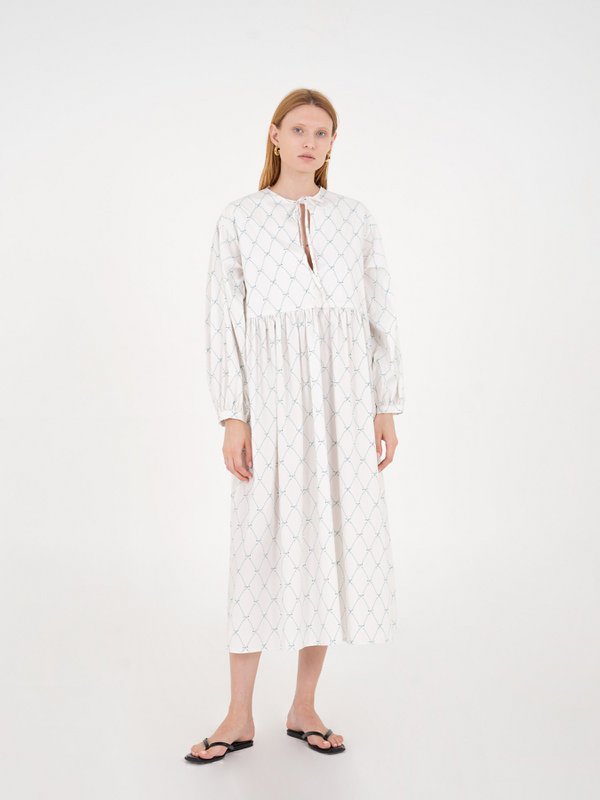 Vestido blanco con estampado de lazo Cityscape