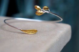 Eco-vriendelijke olijfbladarmband - gerecycleerd zilver met gouden accent