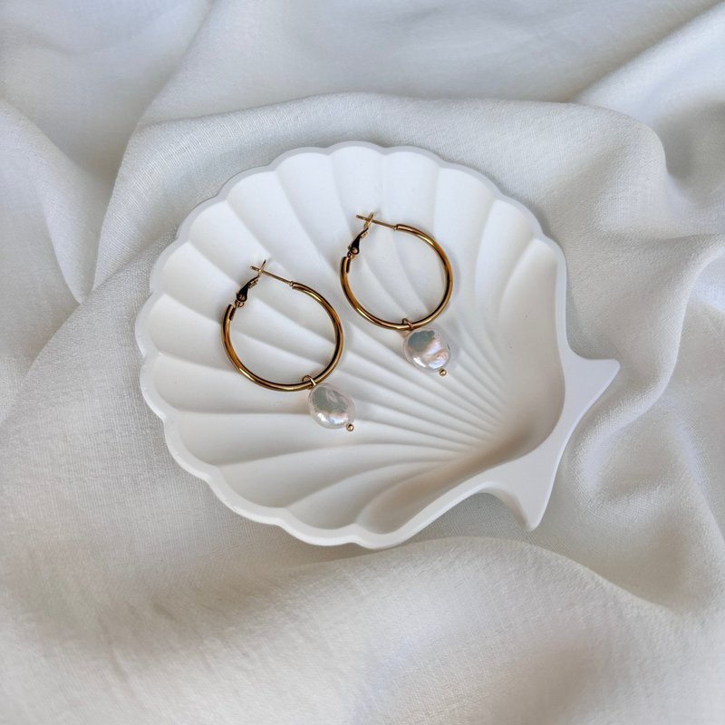 Golden Reflections - Large gold and pearl circles
