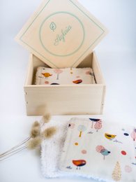 Set of 7 soft, absorbent baby washcloths in a variety of pastel colors and playful animal prints. Ideal for bath time, cleaning, and soothing sensitive skin.