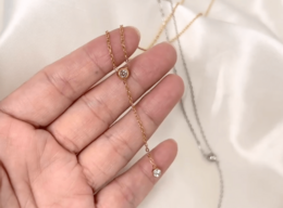 Foma - Minimalistisk kvast Crystal Drop halskæde