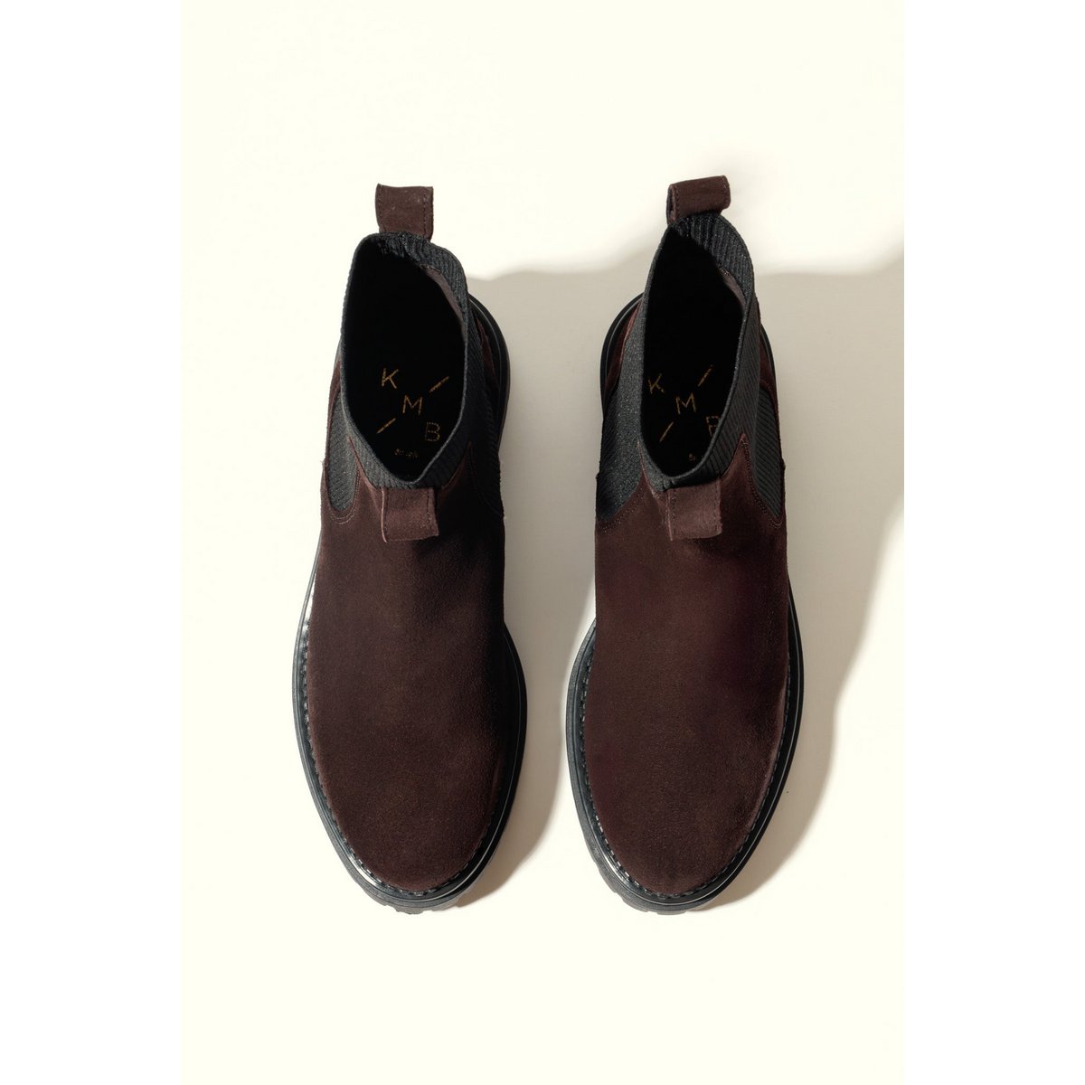 KELLY CHOCOLATE – Wildleder-Stiefeletten mit elastischen Einsätzen VORBESTELLUNG