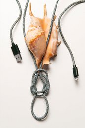 Grønt iPhone Lightning kabel · 2 meter · Fremstillet af genbrugte fiskenet