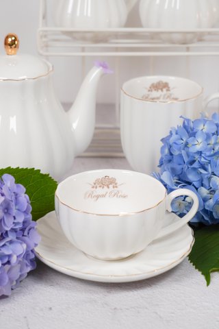 Royal Rose Tasse und Untertasse weiß mit Goldrand 200 ml Isabelle Rose
