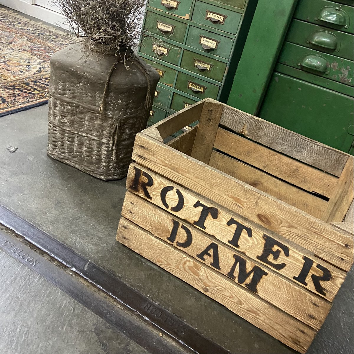 CAISSE / CAISSE EN BOIS Rotterdam