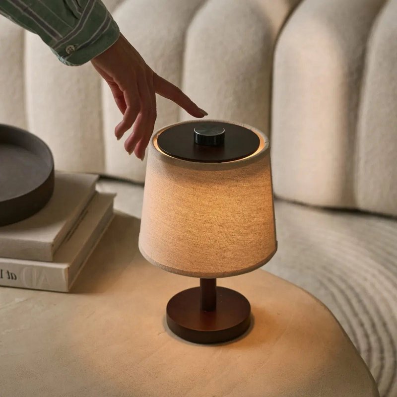 Rover dunkelbraune wiederaufladbare Holzlampe