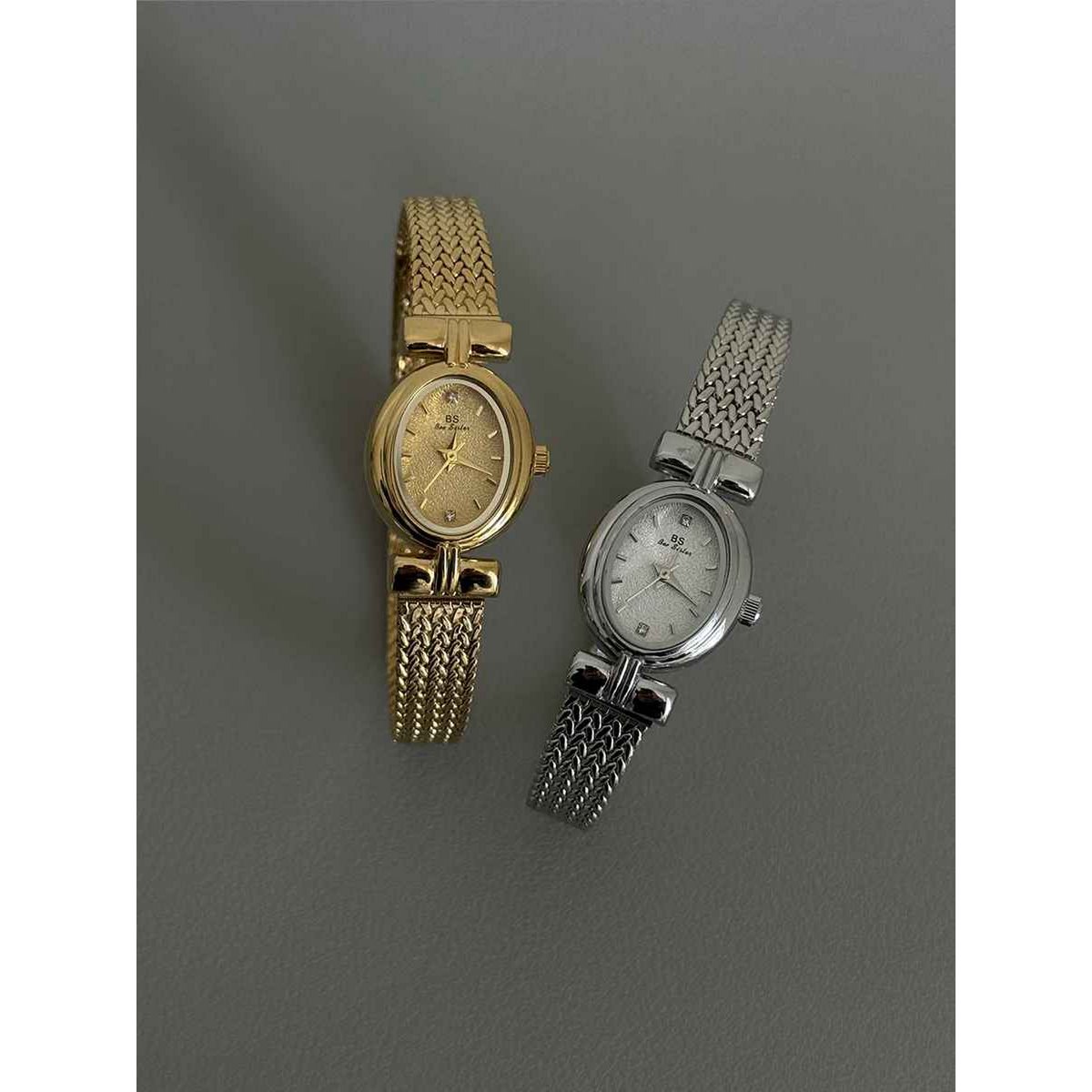 Mount - Minimalist Oval Gold Vintage Women's Watch