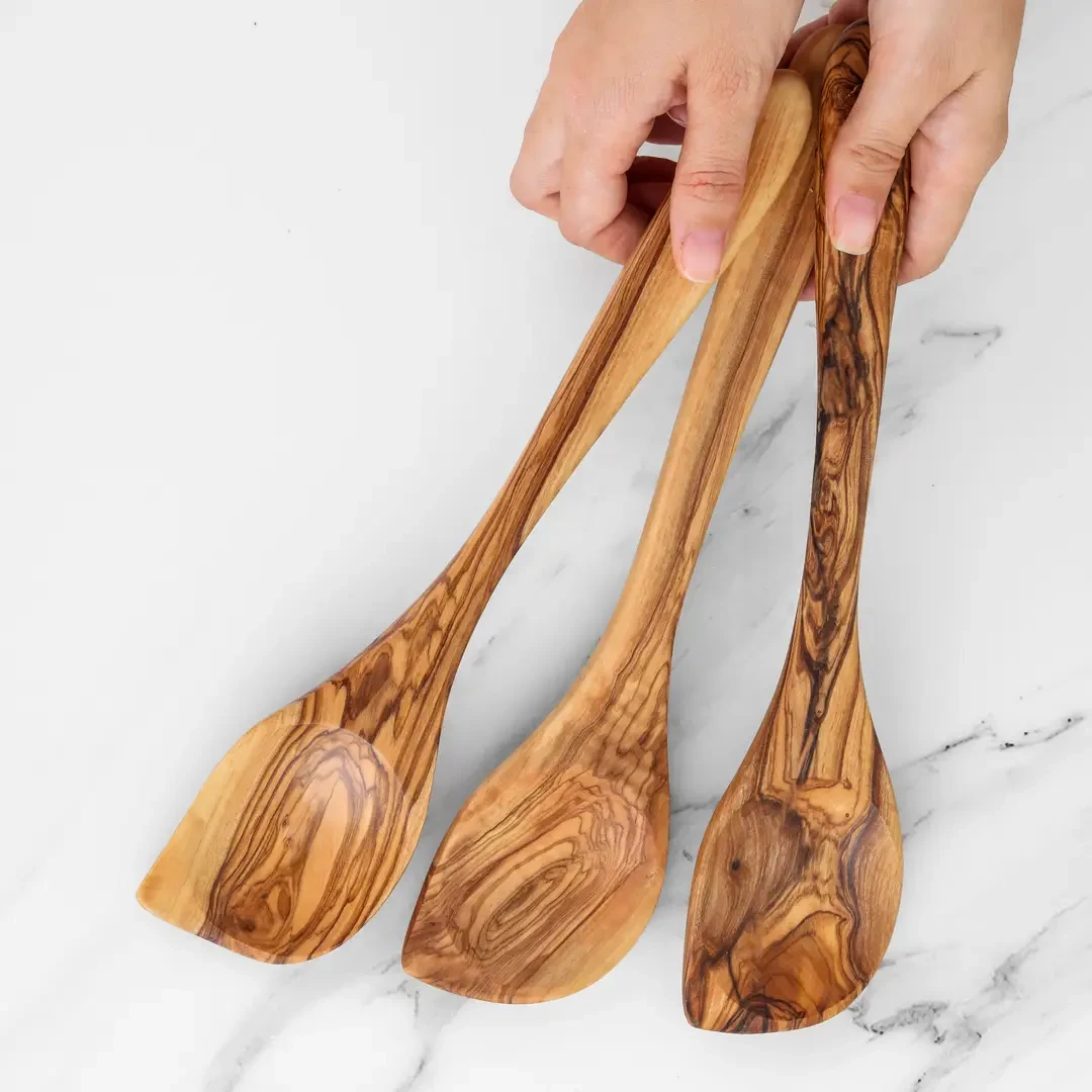 Cuillère d'angle en bois d'olivier fabriquée à la main