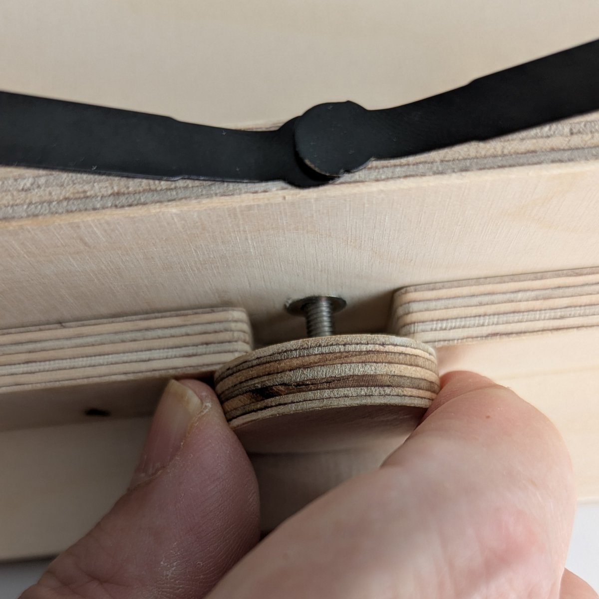 Adjustable support for books and tablets - The reader