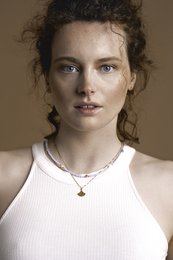 Boucles d'oreilles créoles ouvertes en acier inoxydable de haute qualité avec pendentif ginkgo