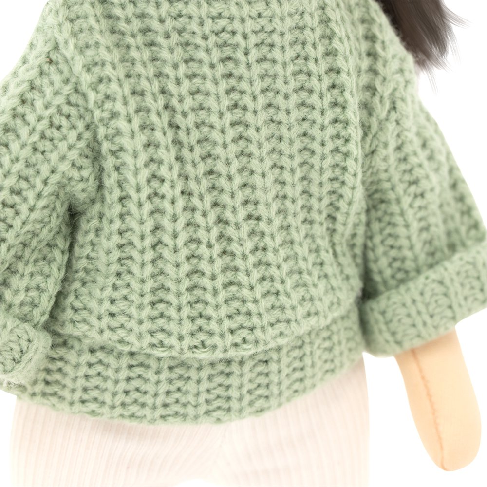 Weiches Spielzeug, süße Schwestern - Lilu in einem grünen Pullover + Bonuszubehör (35 cm)