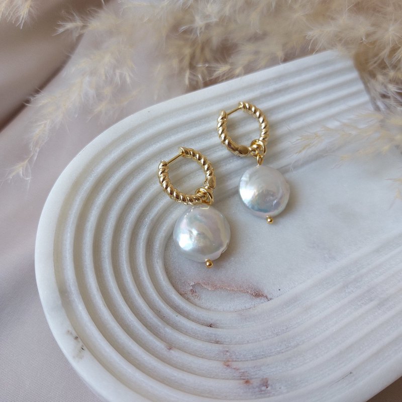 ISABELLA – Intertwined Circles with Keshi Pearl