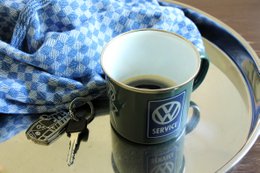 Volkswagen VW T1 Bus Emaljekrus 500ml i gaveæske - Klassisk Bus/Petrol Blå