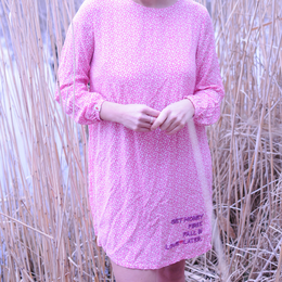 Vestido de verano %23GirlBoss PINK viscosa estampado leo %23StatementFashion "The Message Dress"