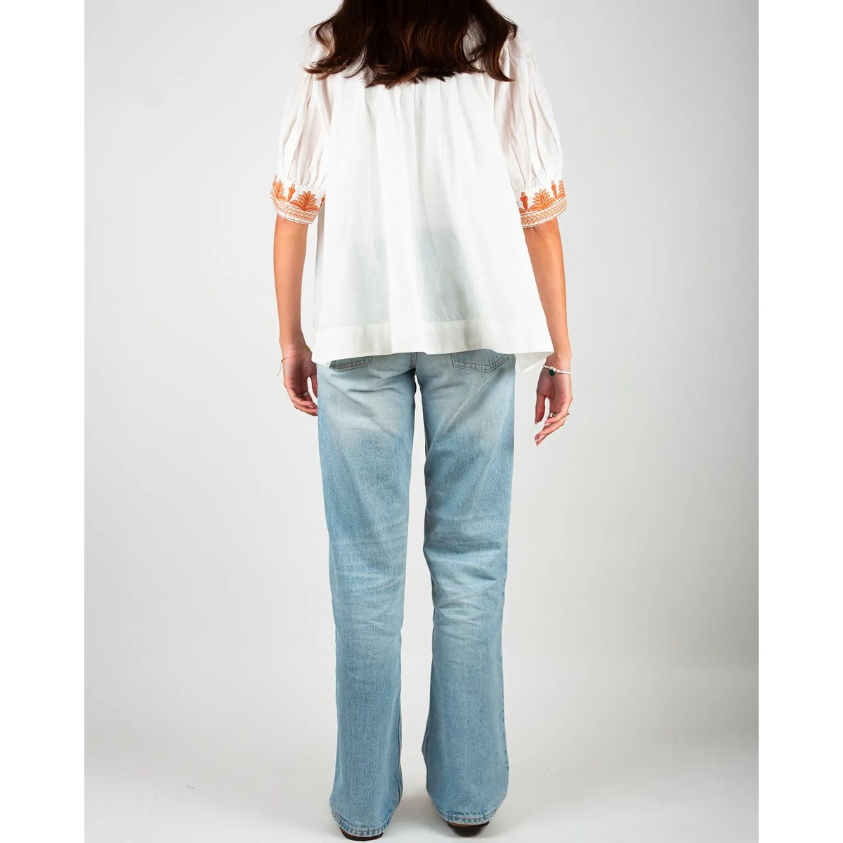 La blouse femme en voile de coton brodée Blanc et Orange – Taille unique