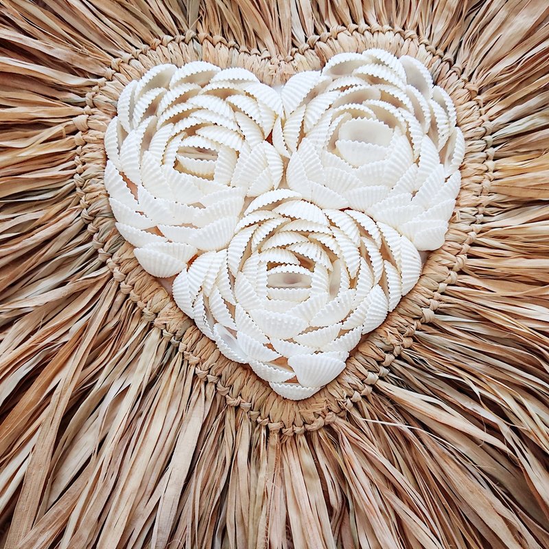 Hjerte i raffia og skaller