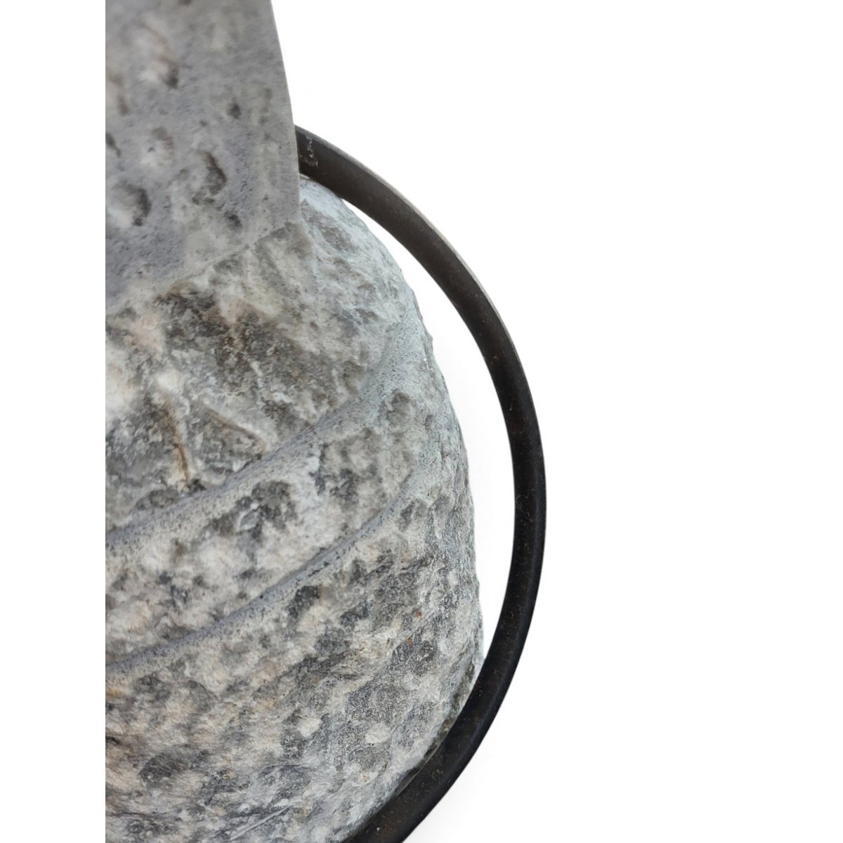 V.l24 Türstopper aus Stein mit Ring aus gealtertem Eisen