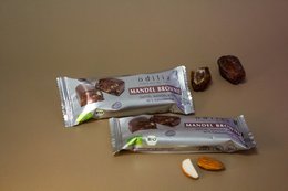 Brownie alle mandorle Barretta di mandorle e datteri biologici