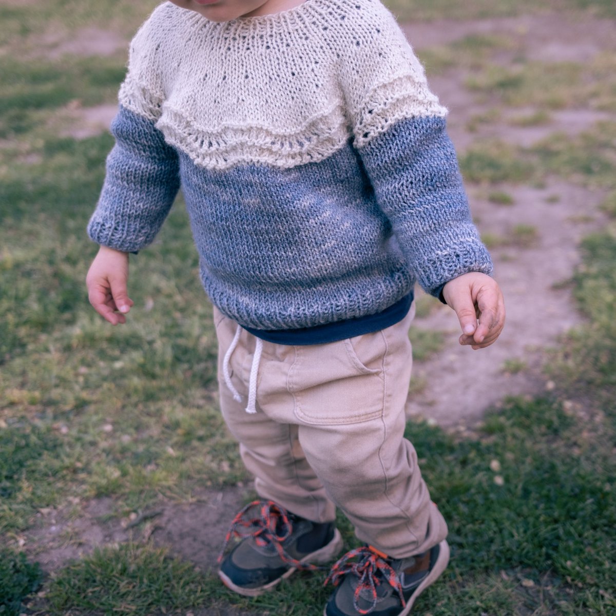 Two-tone pullover