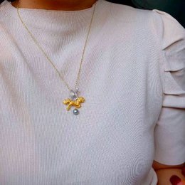 Versátil broche de unicornio ángel con perla de Akoya