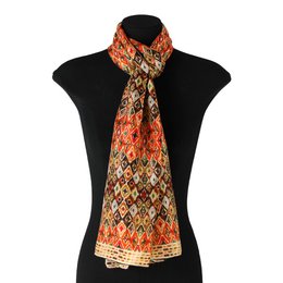 Écharpe en soie multicolore avec une impression ethnique ikat