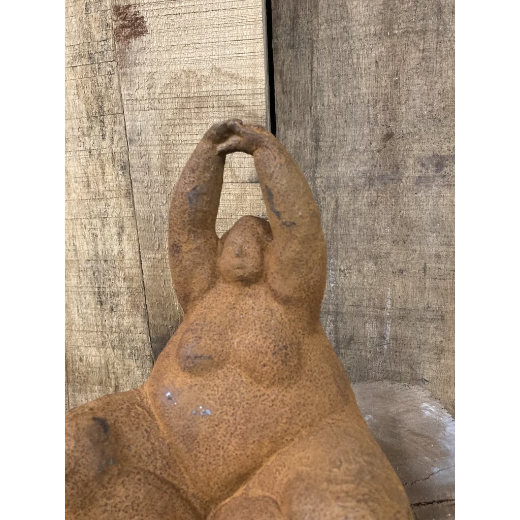 Mujer de hierro fundido en postura de yoga, 19x14x23cm, 3kg