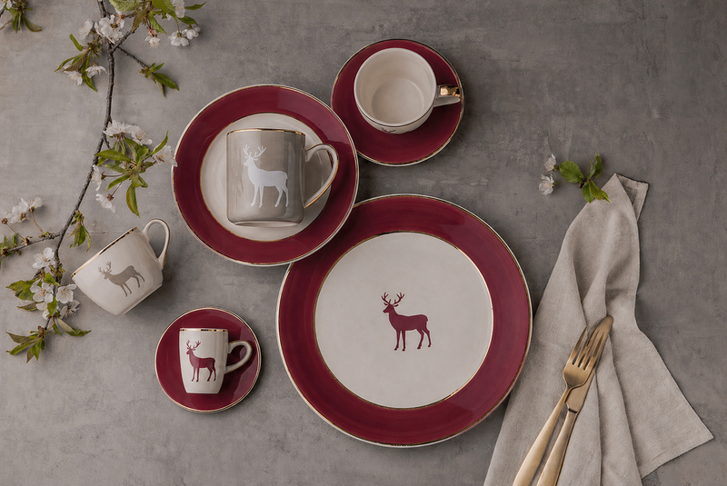 Dinner plate model “Deer” 18 carat gold, deer carmine