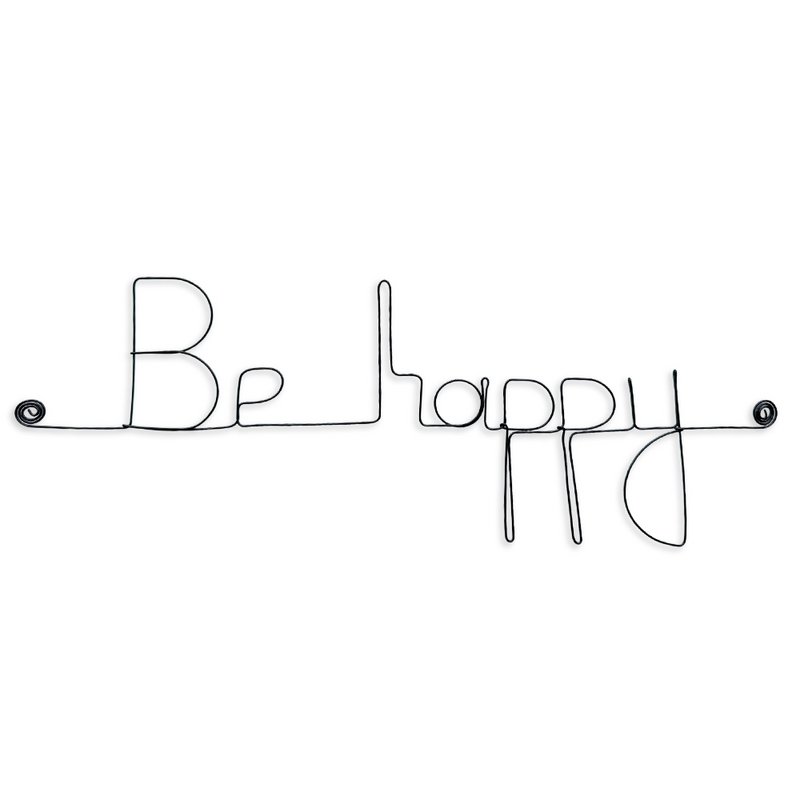 Wanddekoration aus Draht mit dem Wort „Be happy“