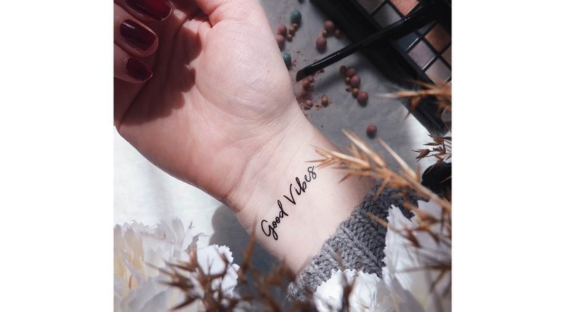 Temporary tattoo: Good Vibes