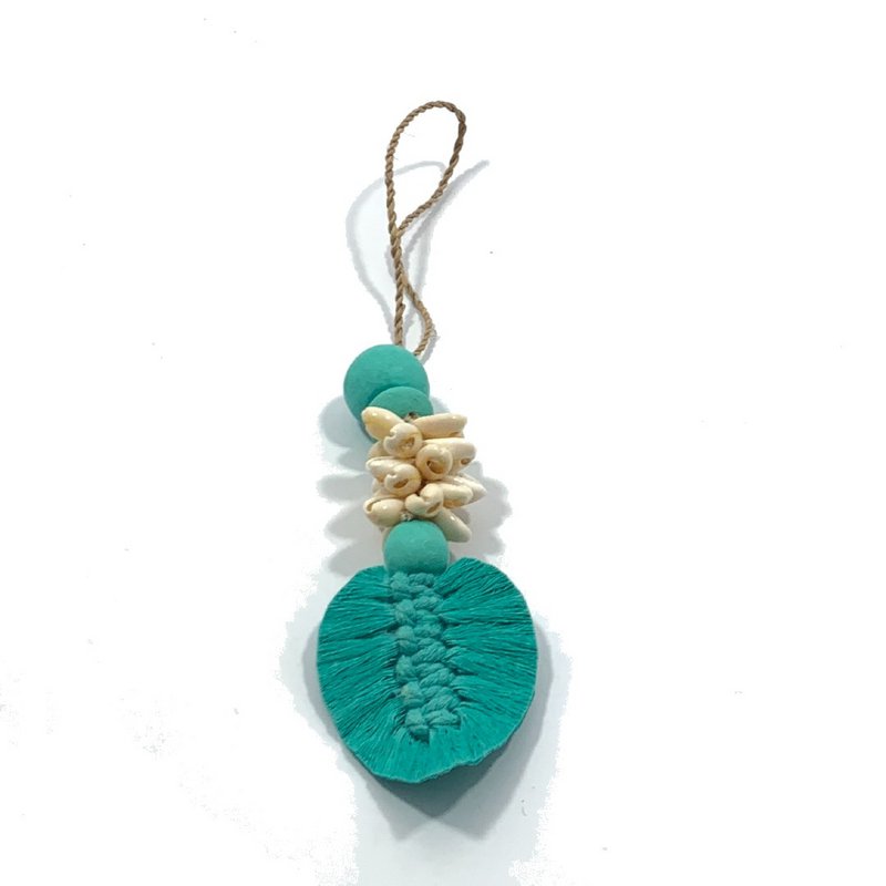 Pendentif cauri feuille