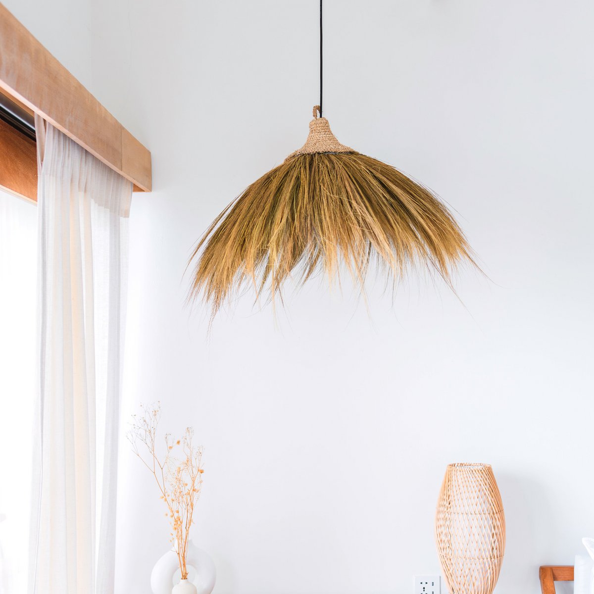 Pantalla Grande de Hierba Marina – Lámpara Colgante Natural con Flecos – Lámpara Colgante Boho – Lámpara Colgante Tropical Hecha a Mano MAWANA (Ø 53 cm)