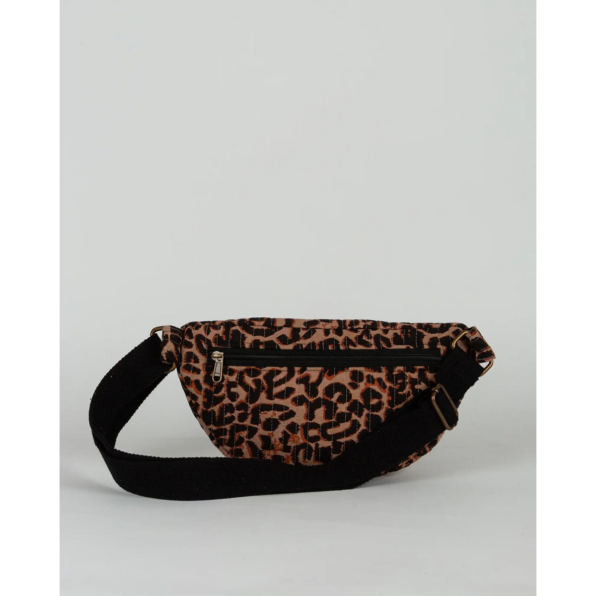 Le sac banane matelassé Léopard marron