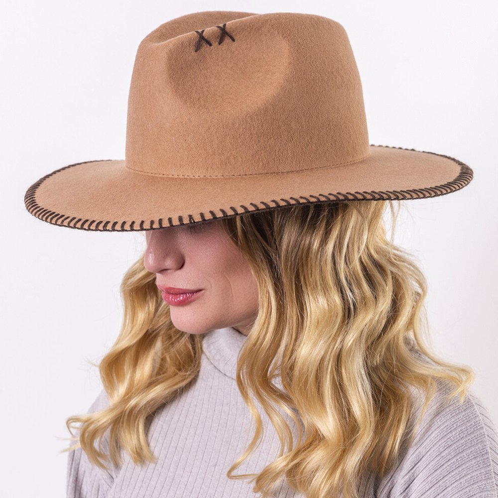 CAPPELLO IN FELTRO A TENDA LARGA - uncinetto