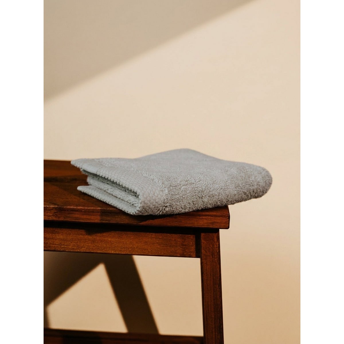 GOTS Biologische katoenen badstof handdoek 50 × 100 cm | Essentie-collectie