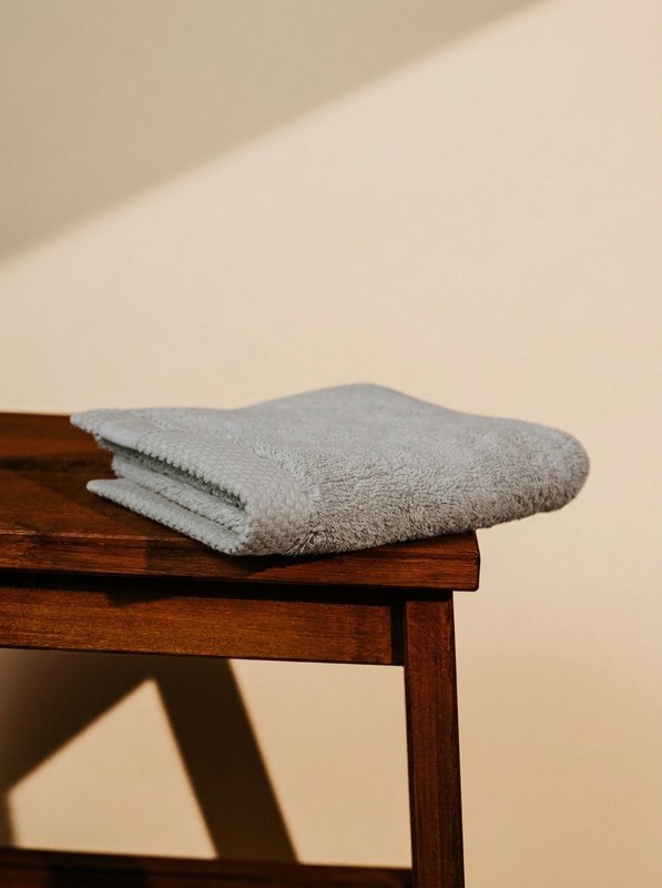 GOTS Biologische katoenen badstof handdoek 50 × 100 cm | Essentie-collectie