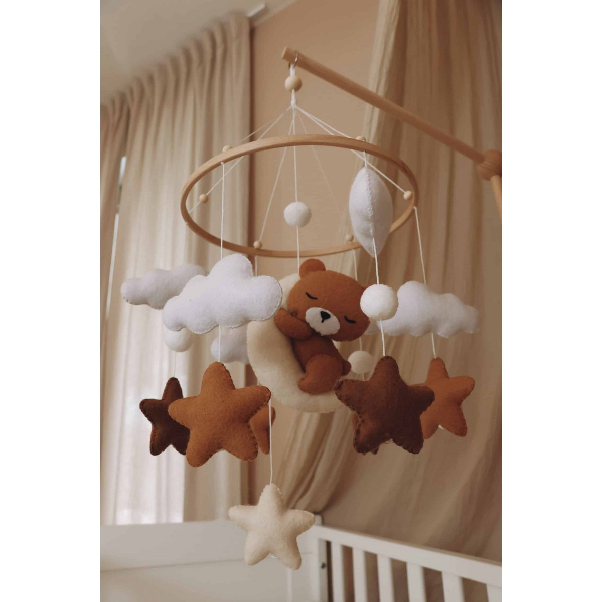 Handgemaakte Slapende Teddybeer Muziekmobiel - Boxmobiel - Baby mobile - mobile wickeltisch