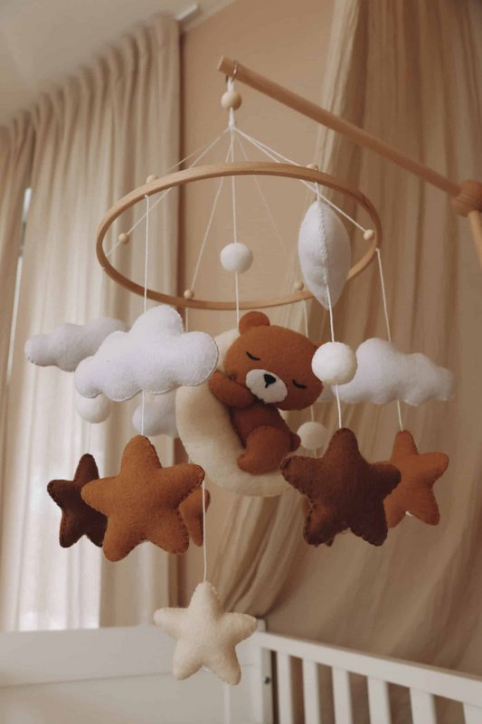 Handgemaakte Slapende Teddybeer Muziekmobiel - Boxmobiel - Baby mobile - mobile wickeltisch