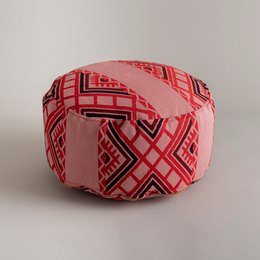 A round, red and black patterned meditation pillow with a geometric design.
The product is a Pouf Tornado Rojo S, which is a meditation pillow. The pillow has a round shape and is covered in a vibrant red and black geometric pattern. The pattern features intersecting lines and angular shapes, creating a dynamic and eye-catching design. This pillow would be suitable for use during meditation or relaxation, providing a comfortable and stylish seating option.